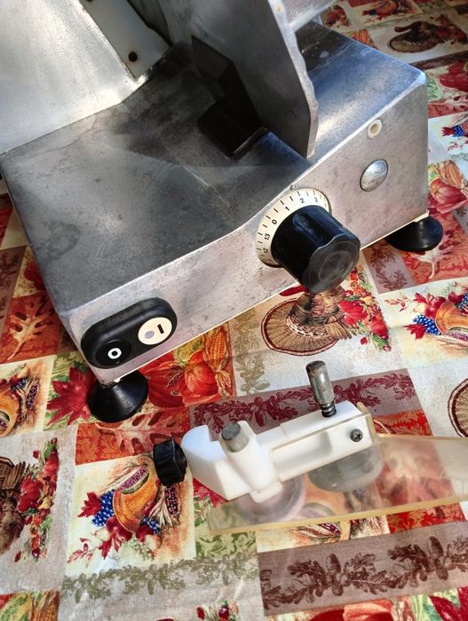 Продоется слайсер б/у..