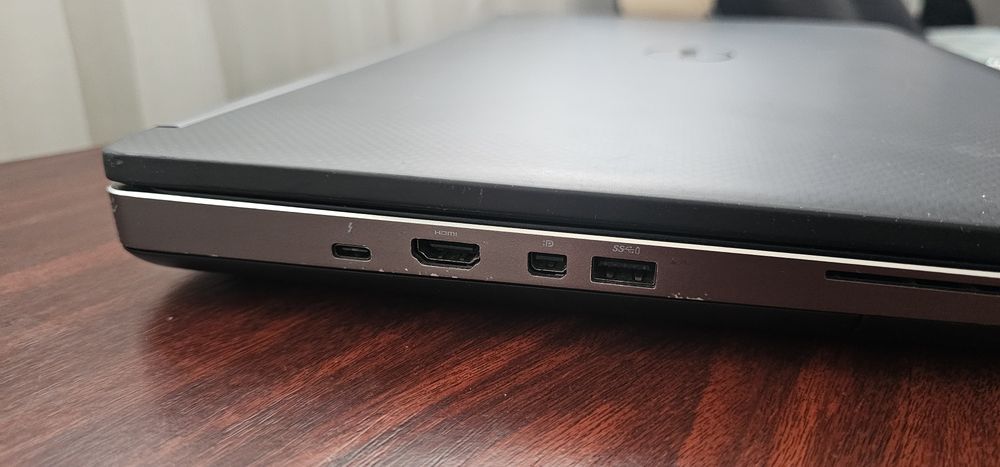 Dell Precision 7720 - i7 32 GB RAM - P4000 8 GB - SSD 256 GB