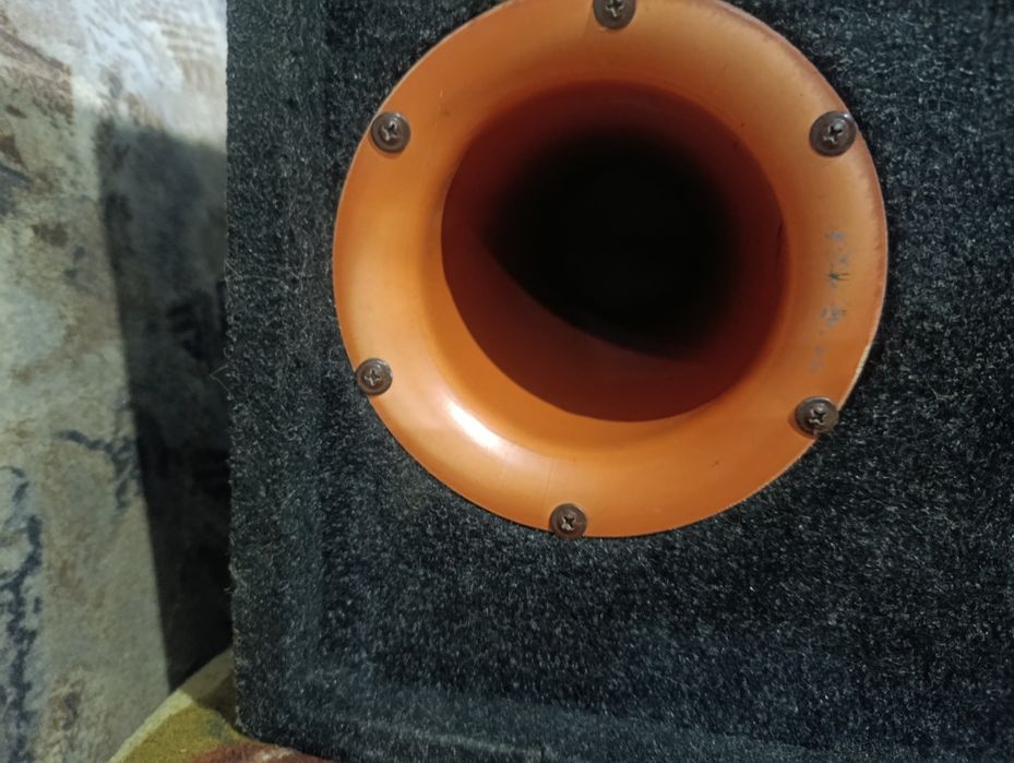 Продам сабвуфер в машину