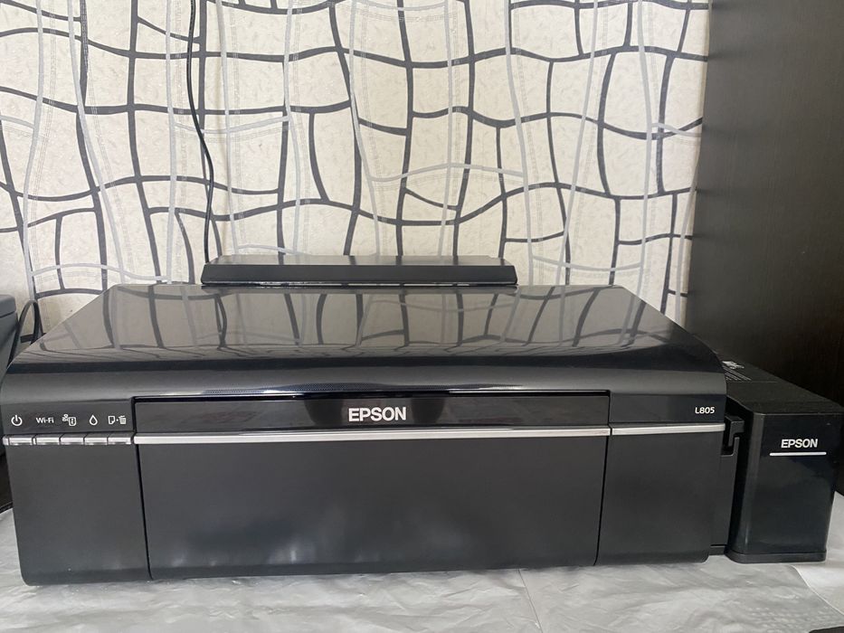 Принтер Epson L805 продам на запчасти
