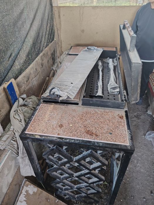 Мангал с гранитным столом