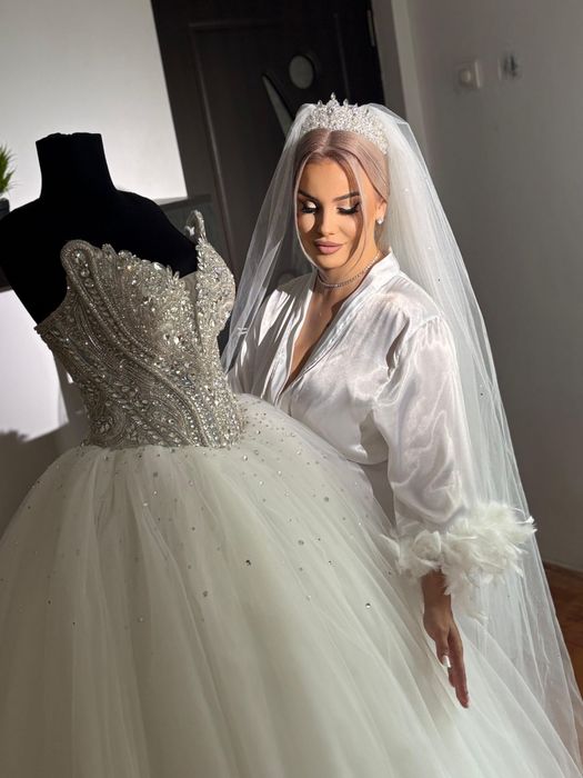 Rochie de mireasa cu corset si cu trena