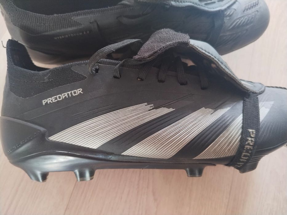 Бутсы продаются Adidas Predator