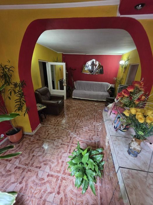 Casă de vânzare + spatiu comercial – Câmpina, Prahova