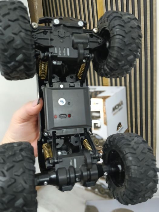 Продам внедорожник машинку