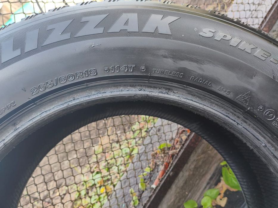 Зимнине резины 265/60r18
