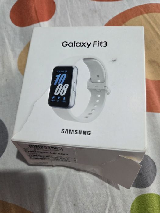 Galaxy fit 3    și     Brățară Huawei band 8
