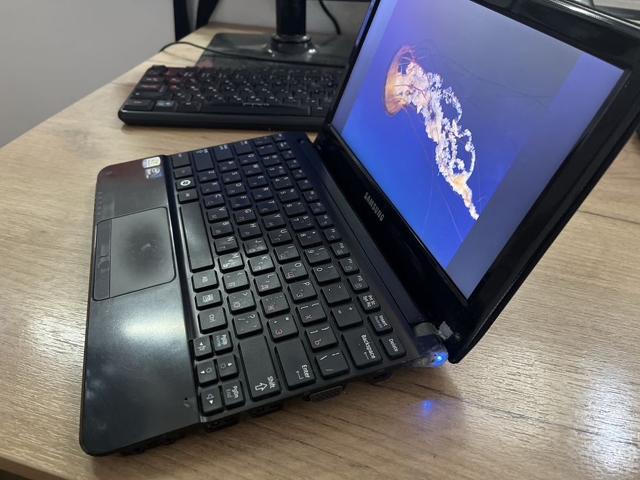 Мини ноутбук Samsung NC-110