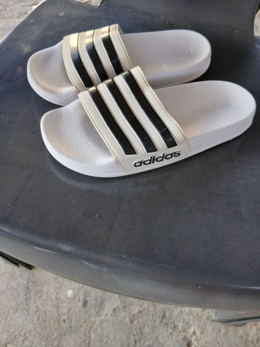 Papuci adidas nr 32