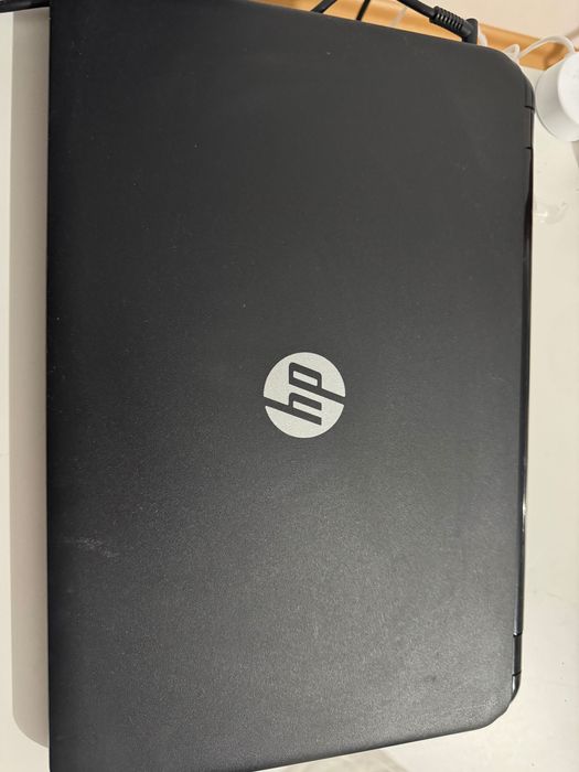 Лаптоп HP 250 със зарядно