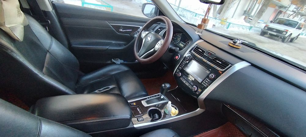 Автомобиль Nissan