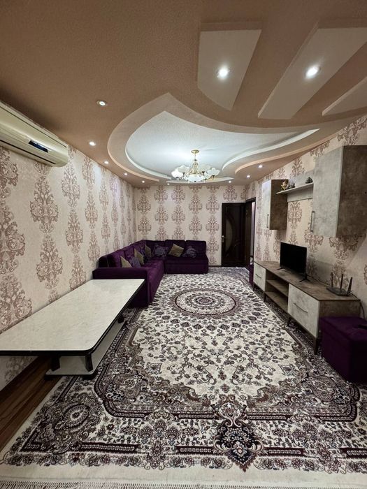 Фаргона шахар марказида фрунза массиф КИУФ университети енида етим дом