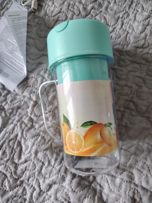 Удобен и практичен блендер.