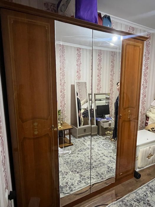 Шкаф большой красивый