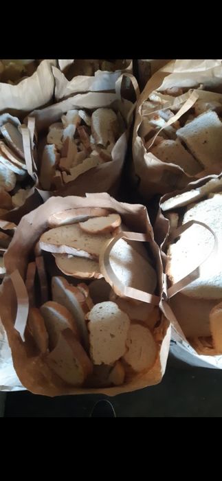 Vand pâine uscată in Turda