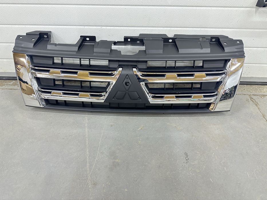 Решетка радиатора Паджеро 4