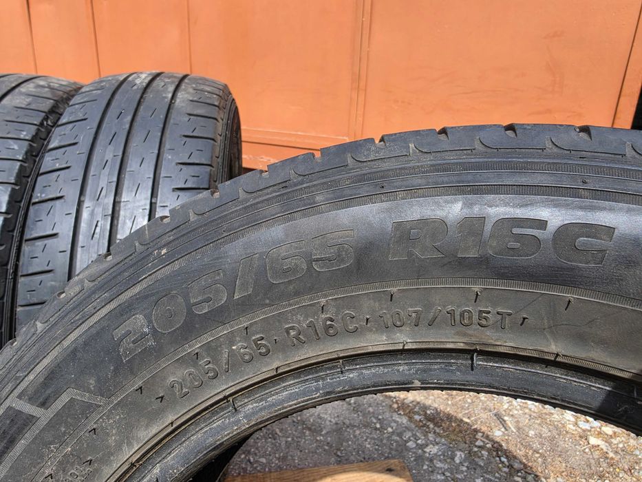 4 бр. гуми за бус 205/65/16C Pirelli 6-6,5 mm DOT 0919