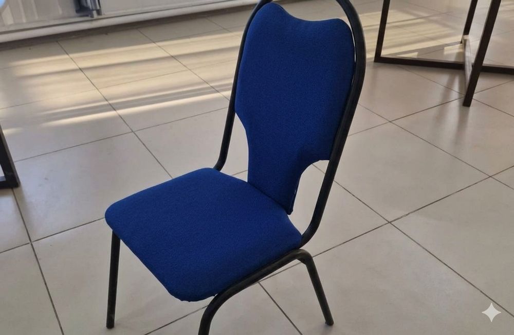 Продам банкетные стулья