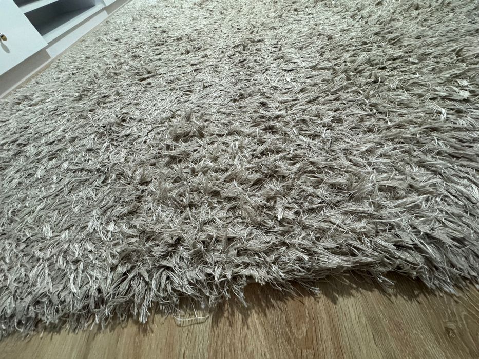 Covor moale latos cu fir lung pentru living