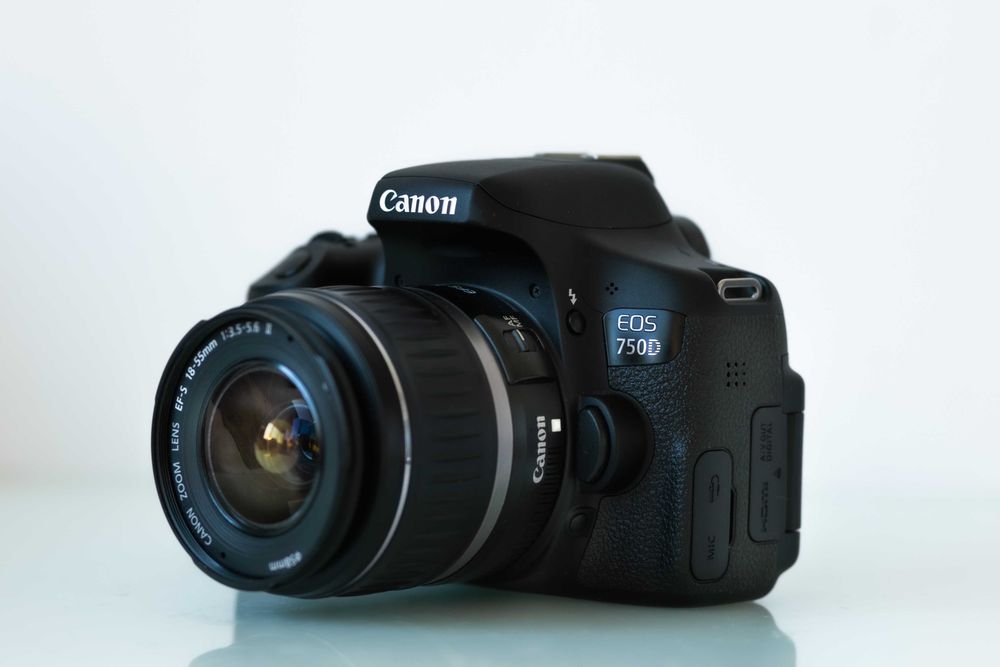CANON 750D doar 1300 cadre! + Obiectiv 18-55 USM, cu WiFi si TouchScreen