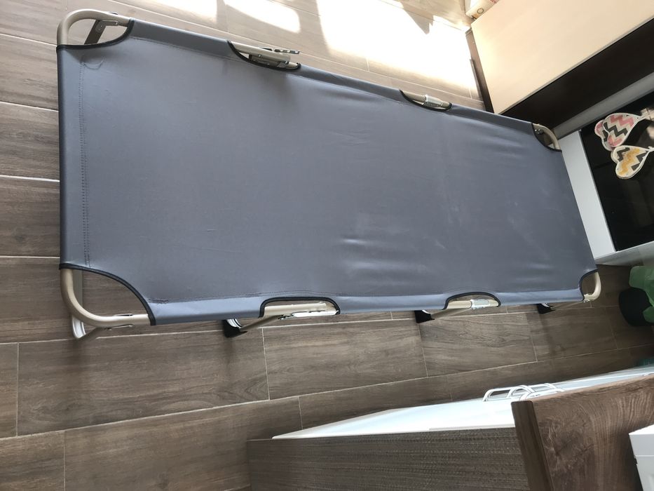 Походно    легло    и   шезлонг  -  2   в    1   -  налично.