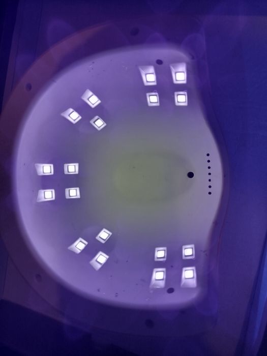 Комплект за маникюр - лакове, лампи, пила