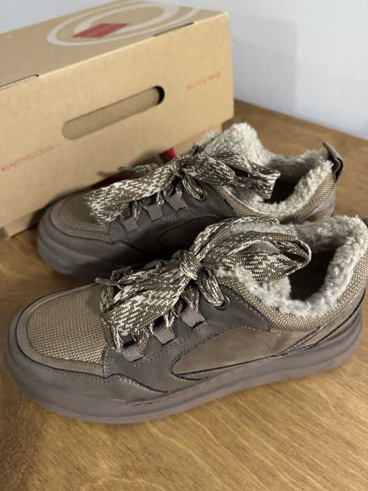 Кроссовки утепленные