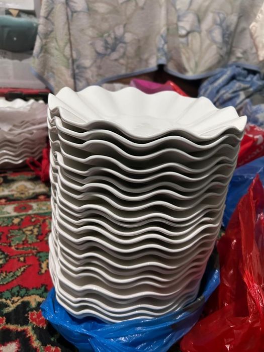 Тарелки средние большие