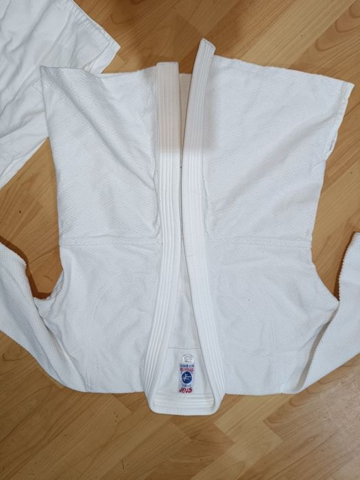 Продам кимано на 6/9 лет