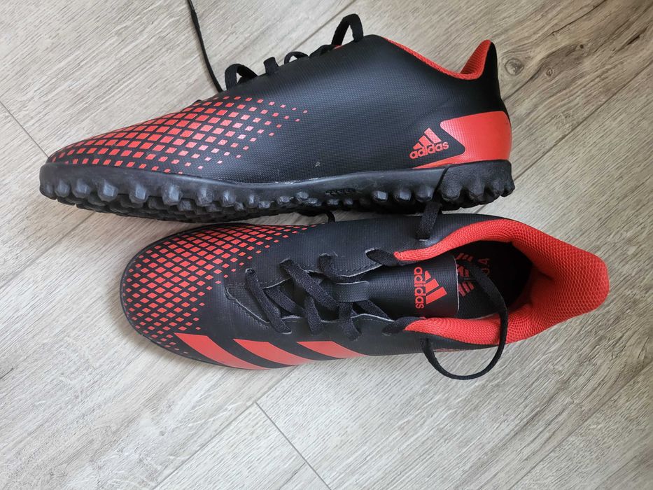 Adidasi fotbal noi marimea 38
