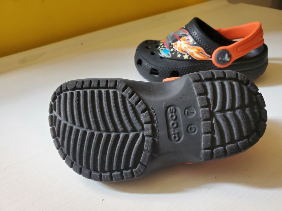 Papuci / saboti / sandale  Crocs, marimea C7 / 22