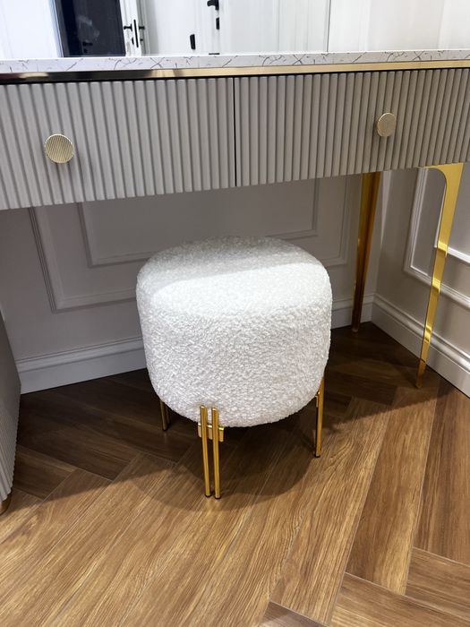 Пуфик хар хил ранларидан бор