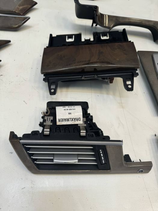 Trimuri ornamente mahon grile aer bord luminate Mercedes W212