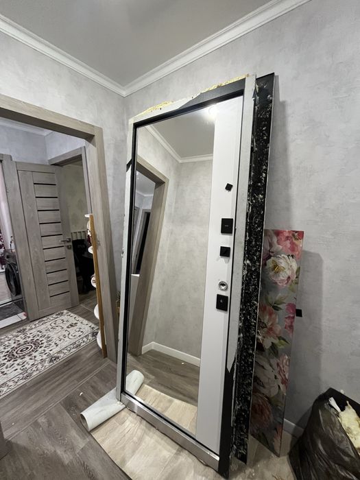 Продам металлическую дверь