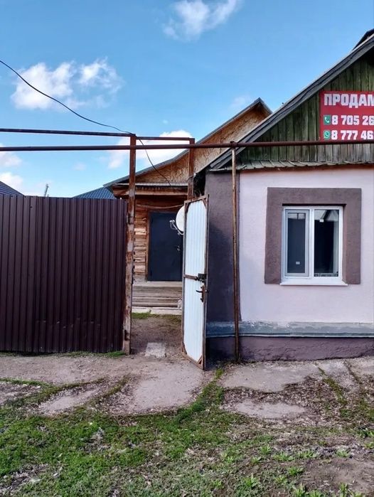 Уютный дом 59 м² у Пединститута: аллея и фонтаны у дома