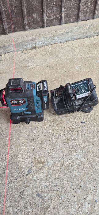Nivela laser cu linii Makita SK700D