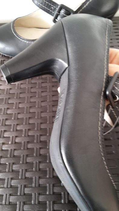 Clarks. Дамски обувки от естествена кожа.