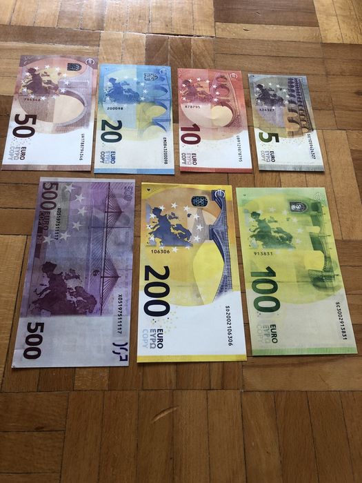 Реквизитни евро банкноти, пачки от 5, 10, 20, 50  100, 200 и €500
