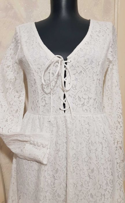 Дамска дантелена рокля XS-S - НОВА