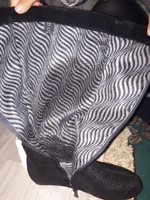 Продам замшевые сапоги