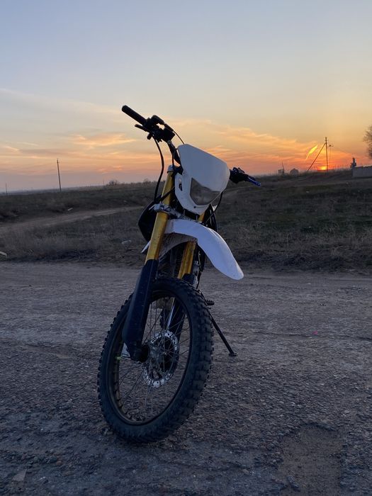 Продам эндуро мотоцикл 250 кубов