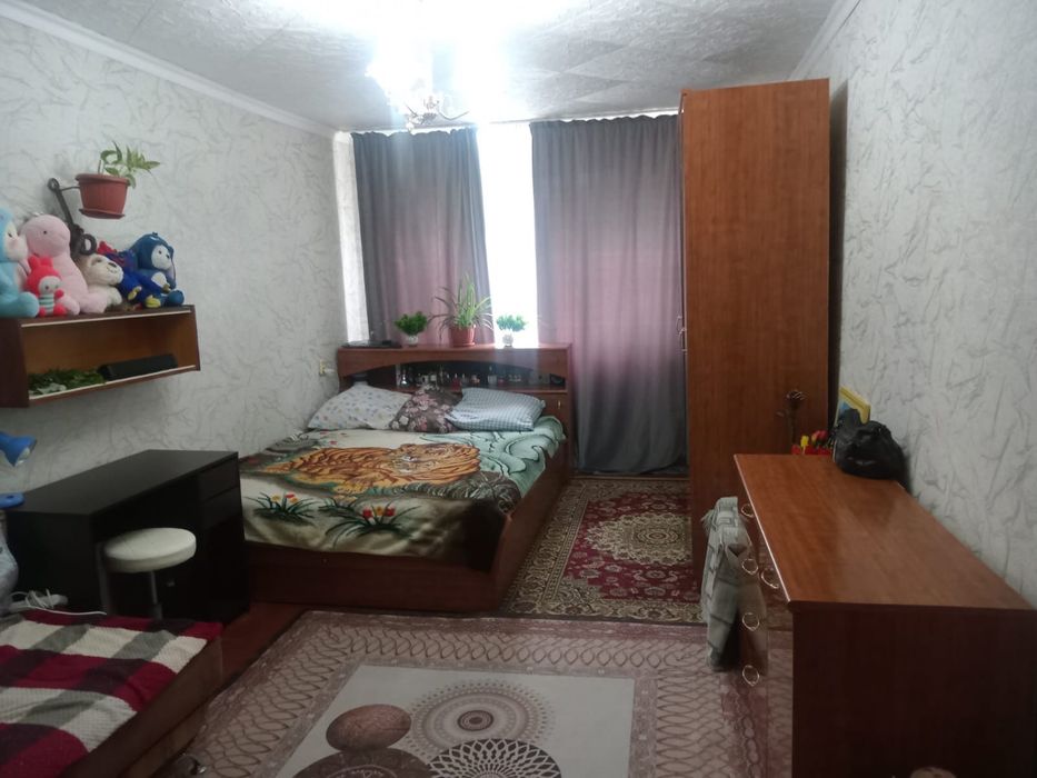 кровать и комод