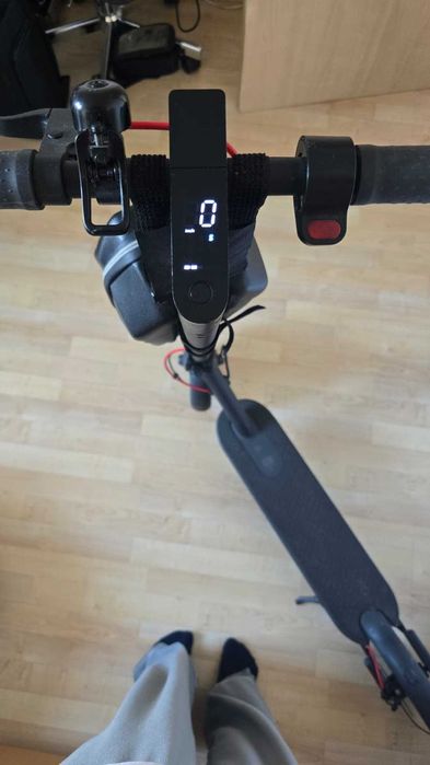 Trotineta electrica Xiaomi Mi Electric Scooter Pro 2, putere motor 300 W, autonomie max. 45 Km, viteza maxima 25 Km/h, Negru