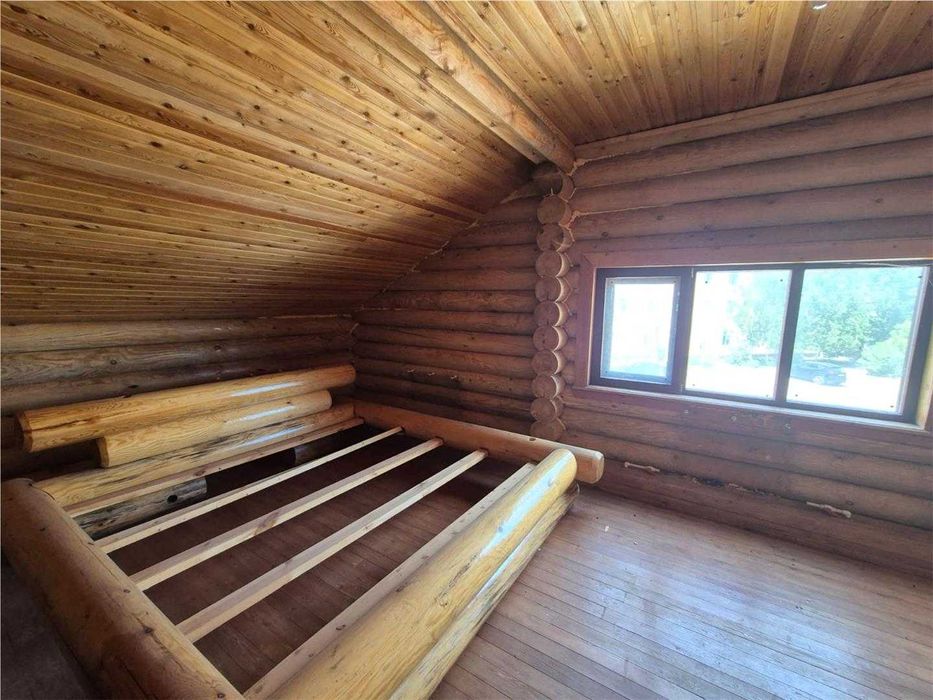 Продам дом из сруба на 2 хозяина, 2 этажа.