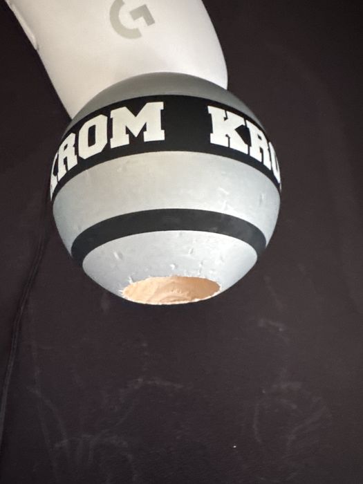 Tama strogo argintie