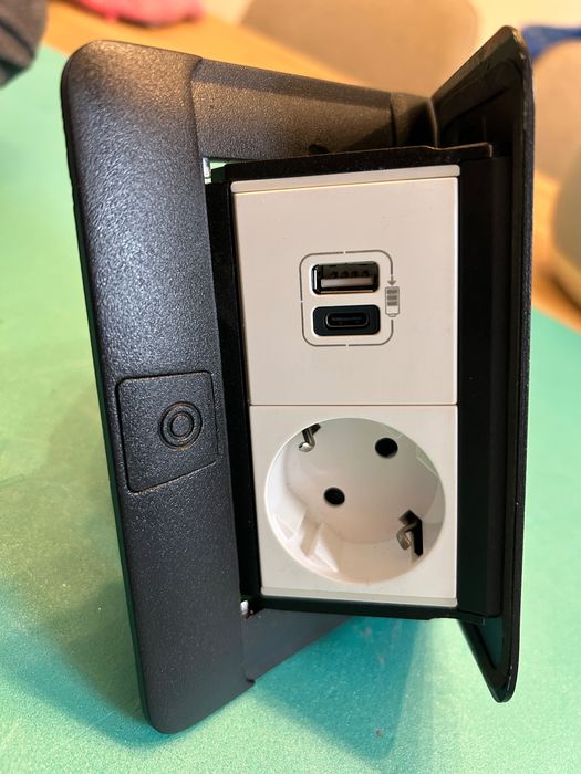 Legrand подова кутия, Контакт за бюро