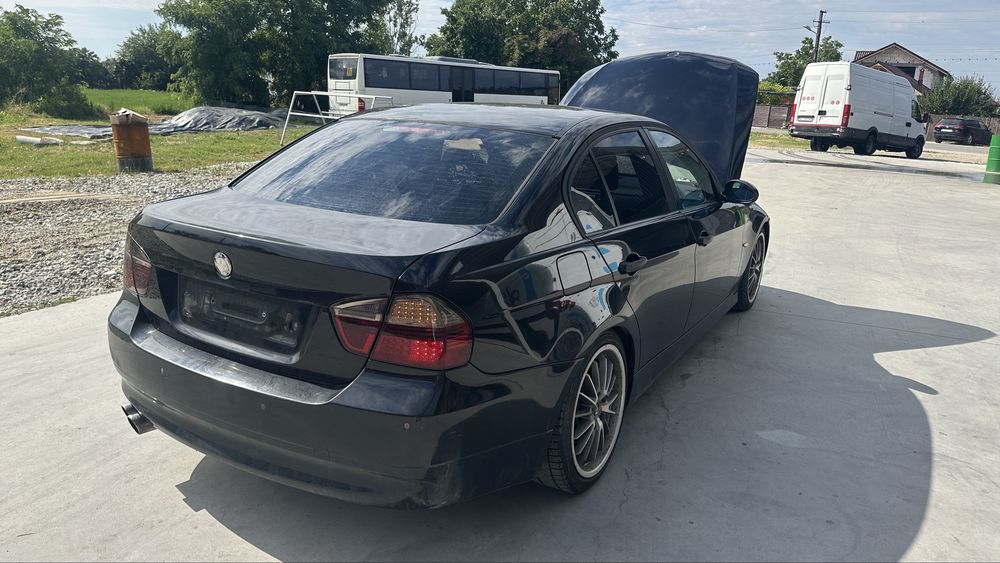 Dezmembrez bmw 320i e90