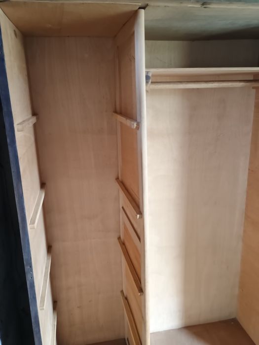 Ретро двукрилен гардероб орех