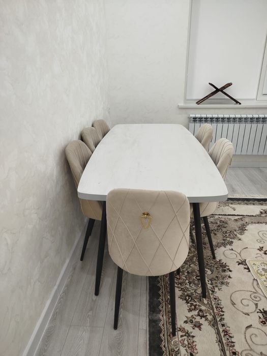 Стол со стульями