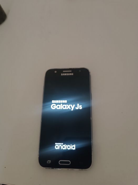 Продам j5 2015 года